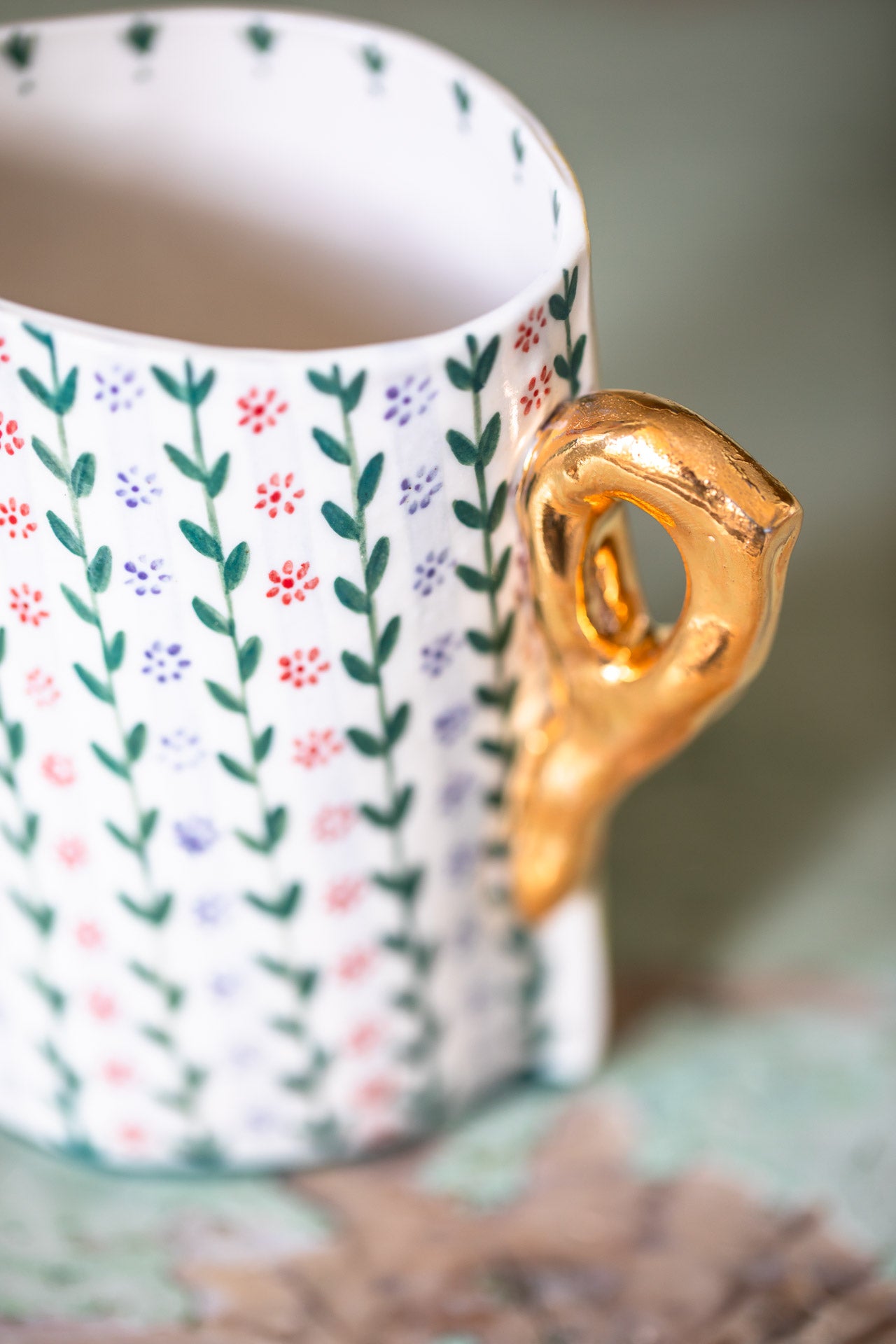 Medium porcelain jugs