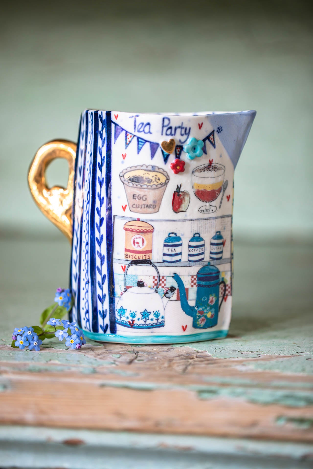Medium porcelain jugs