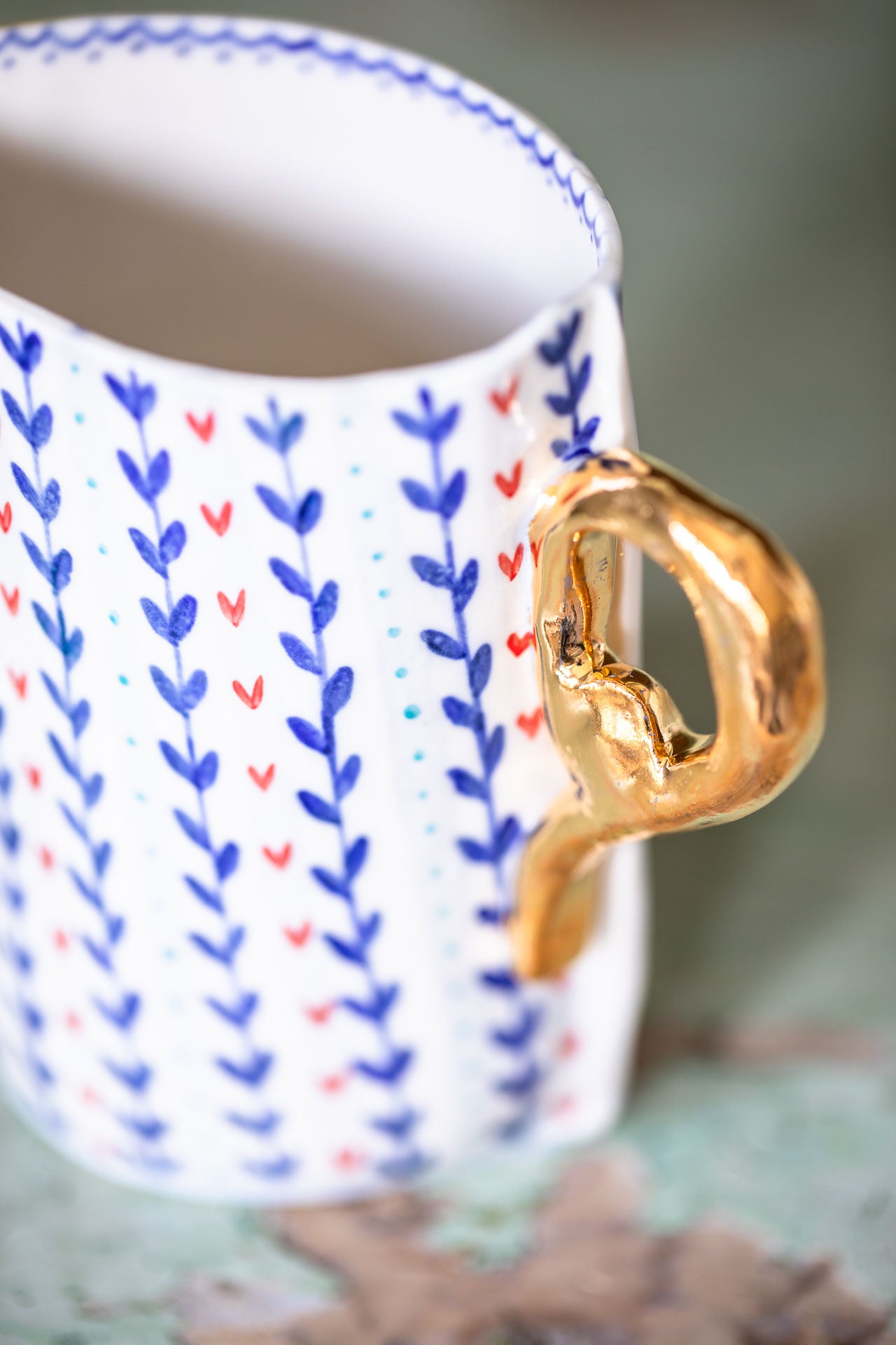Medium porcelain jugs