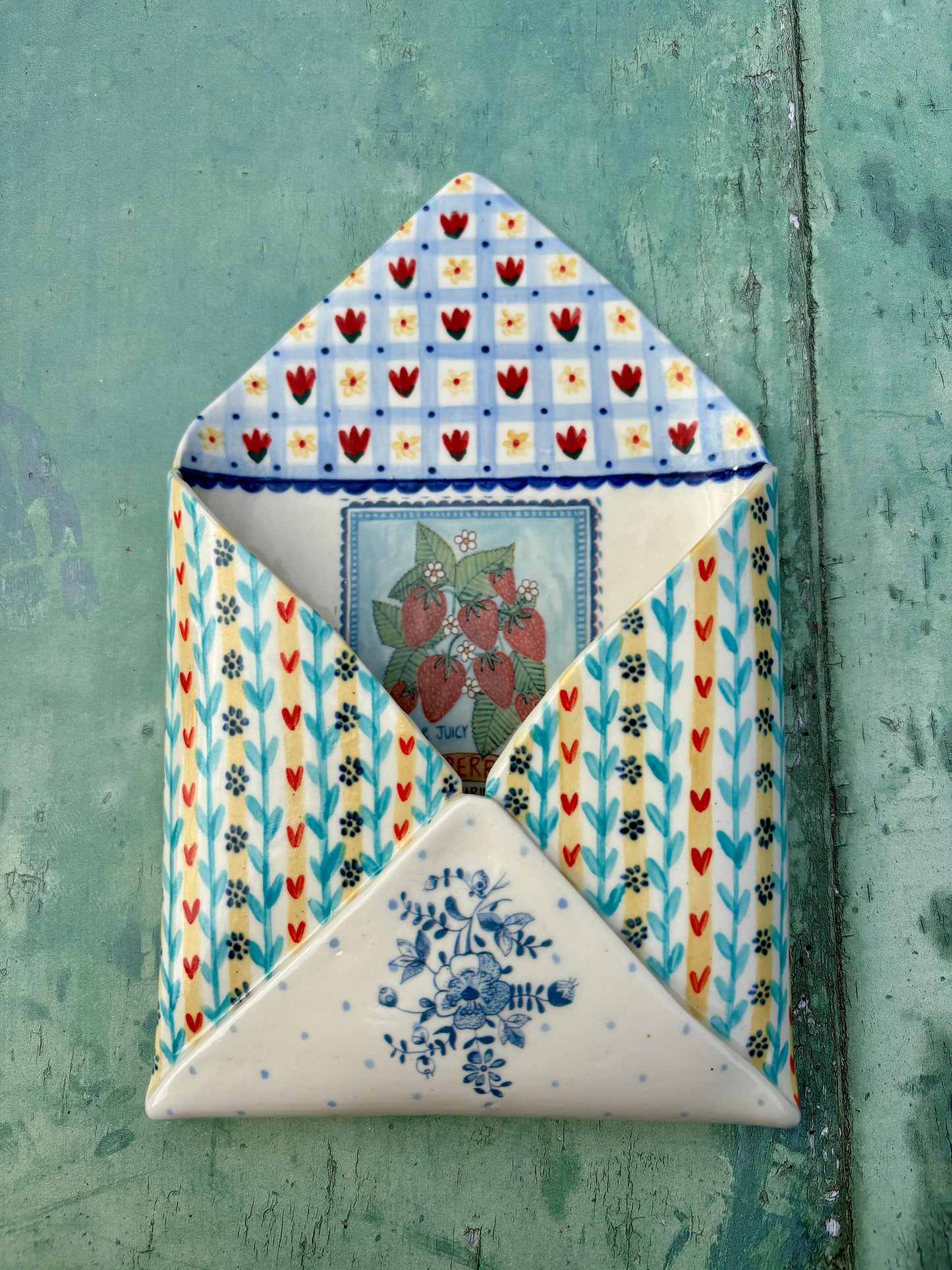 Envelope wall pocket