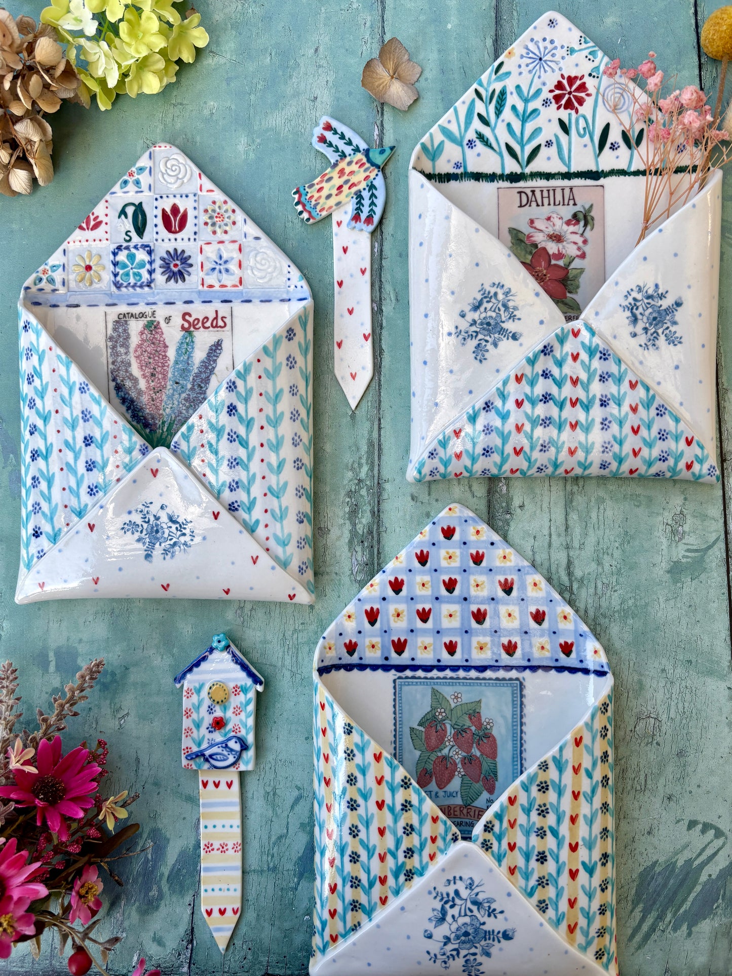 Envelope wall pocket
