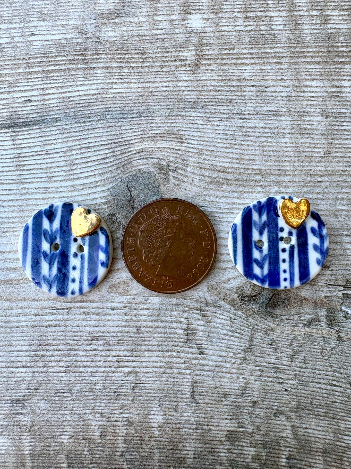 Porcelain buttons