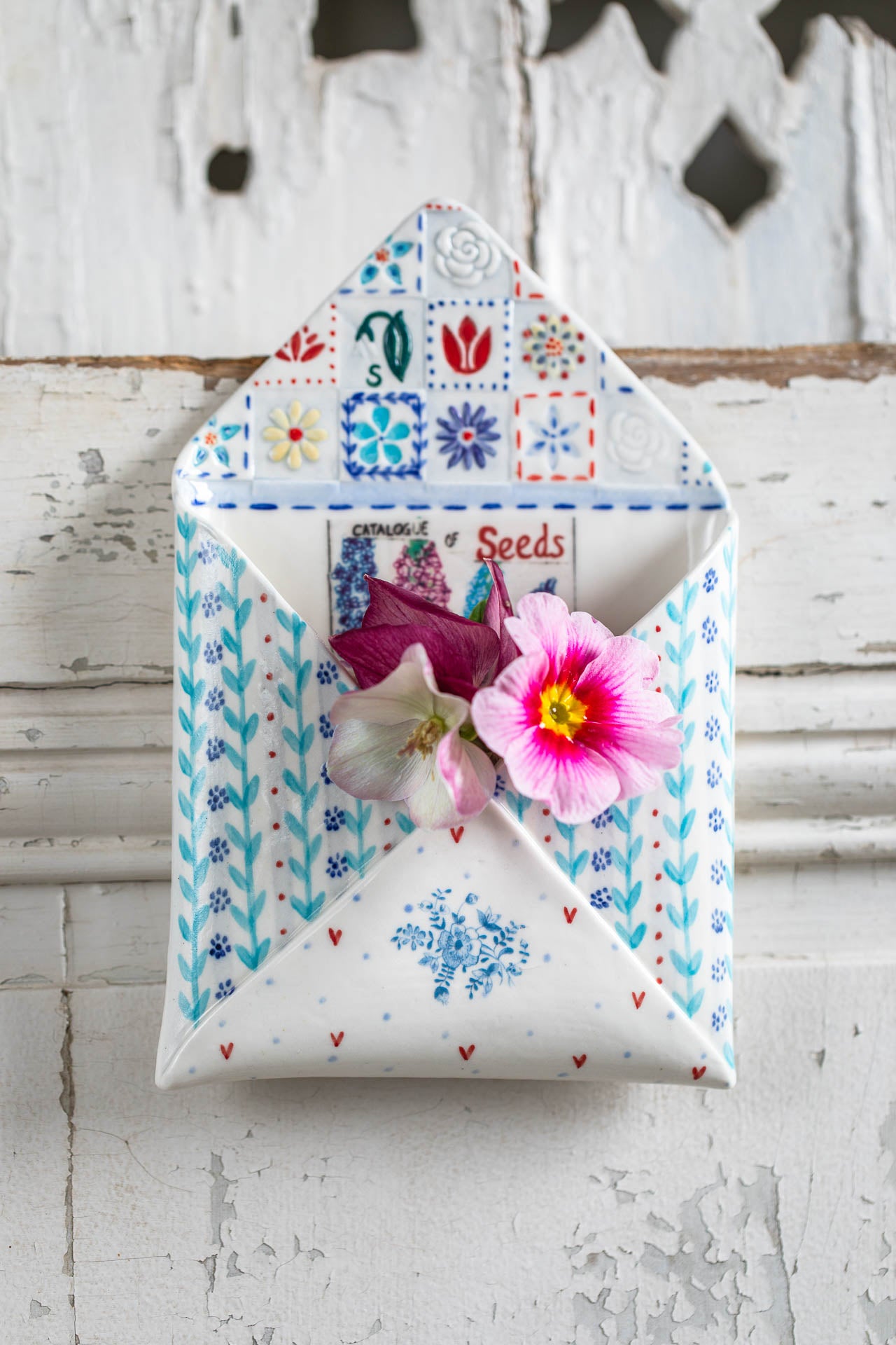 Envelope wall pocket