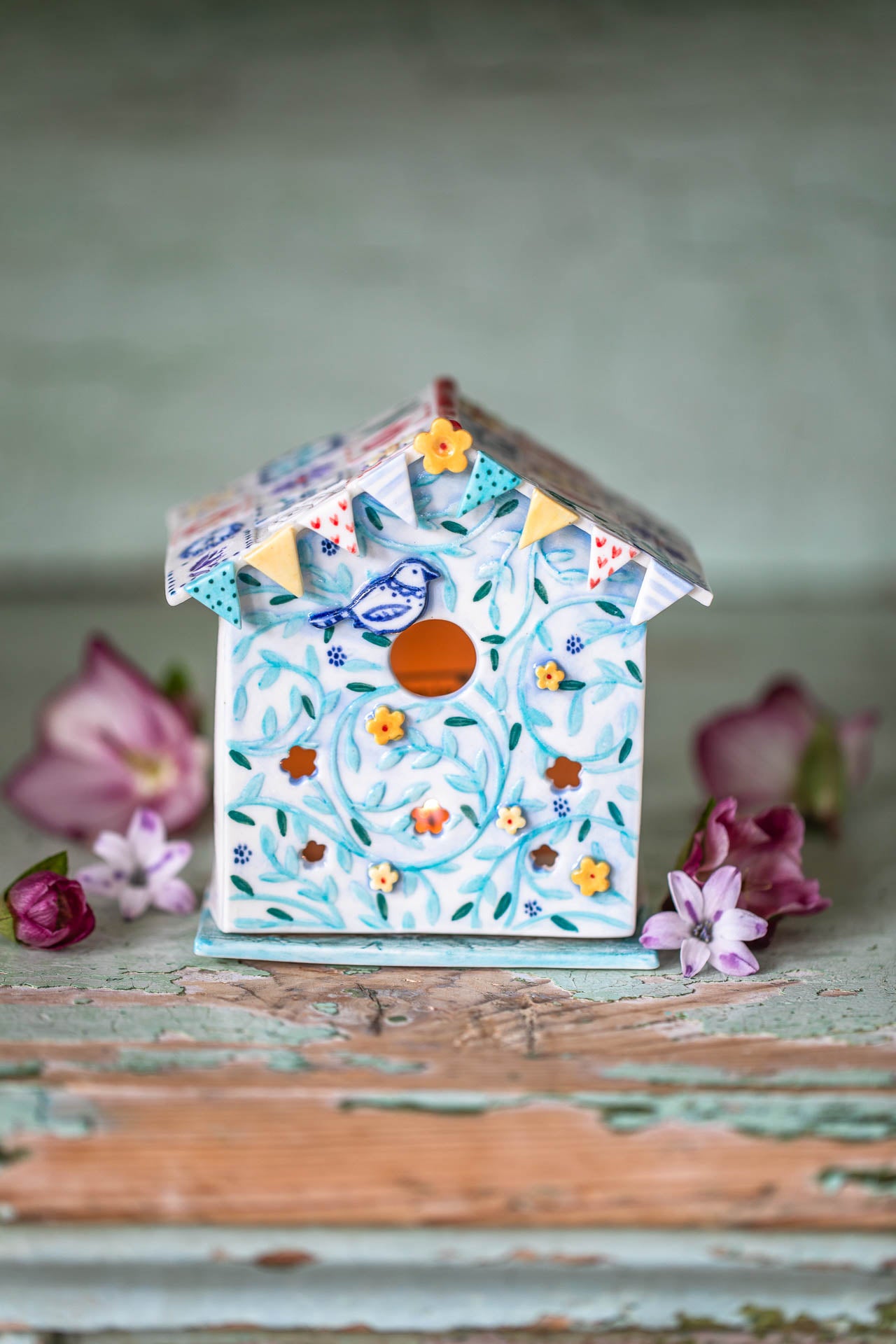 Tea light holder bird house