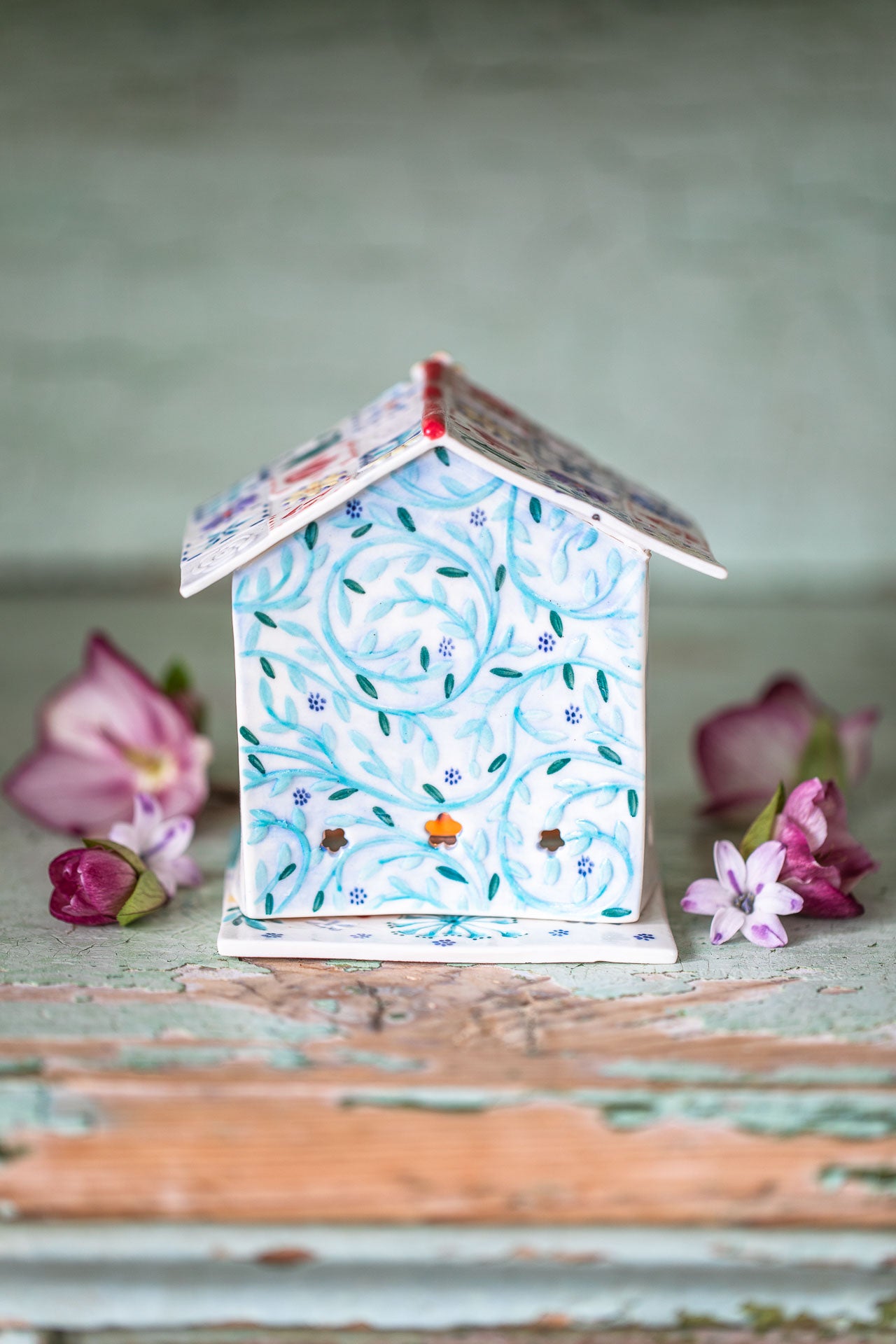 Tea light holder bird house