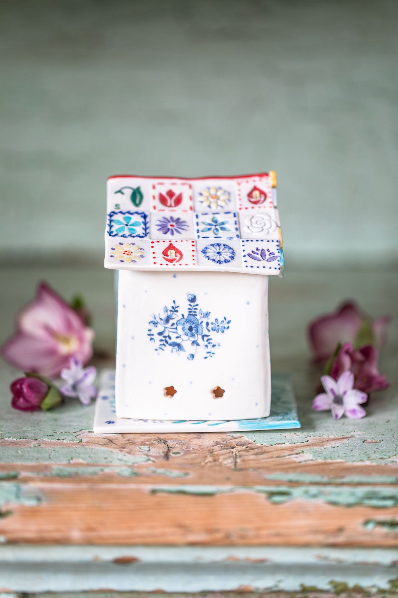 Tea light holder bird house