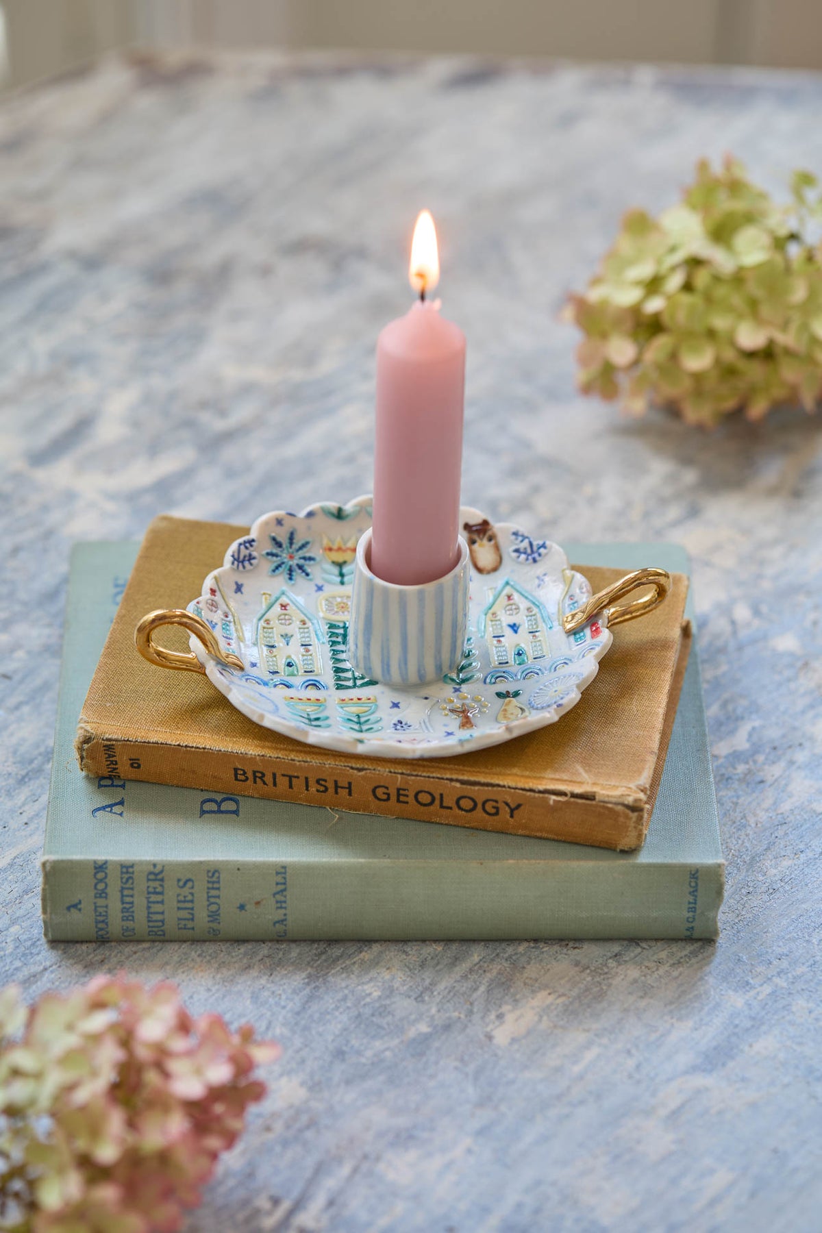 Scalloped edge candle holders with handle