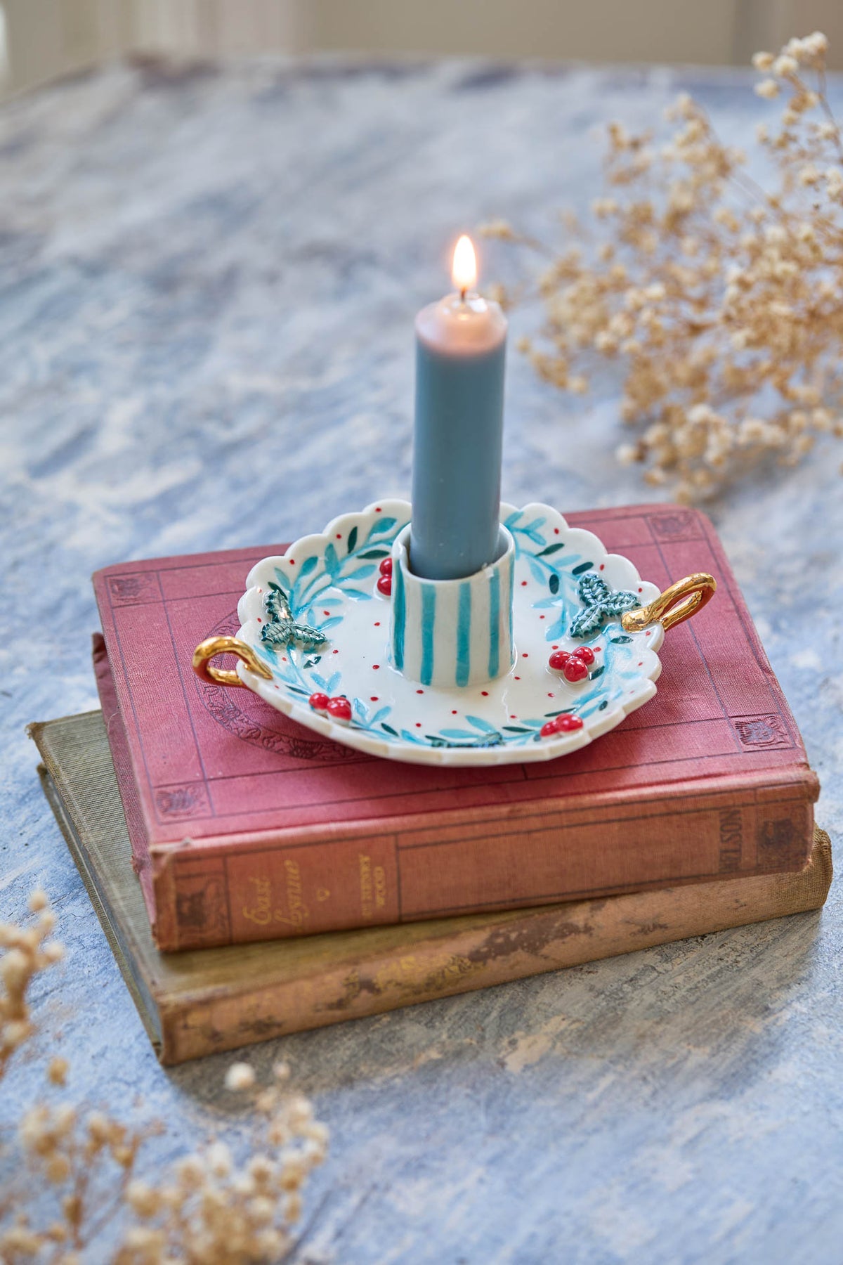 Scalloped edge candle holders with handle