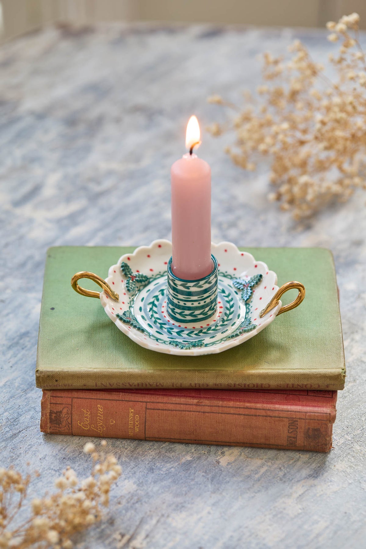 Scalloped edge candle holders with handle