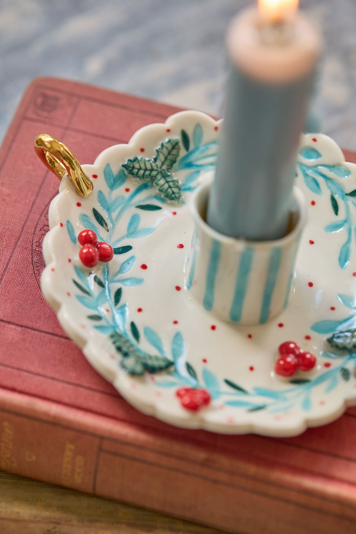 Scalloped edge candle holders with handle