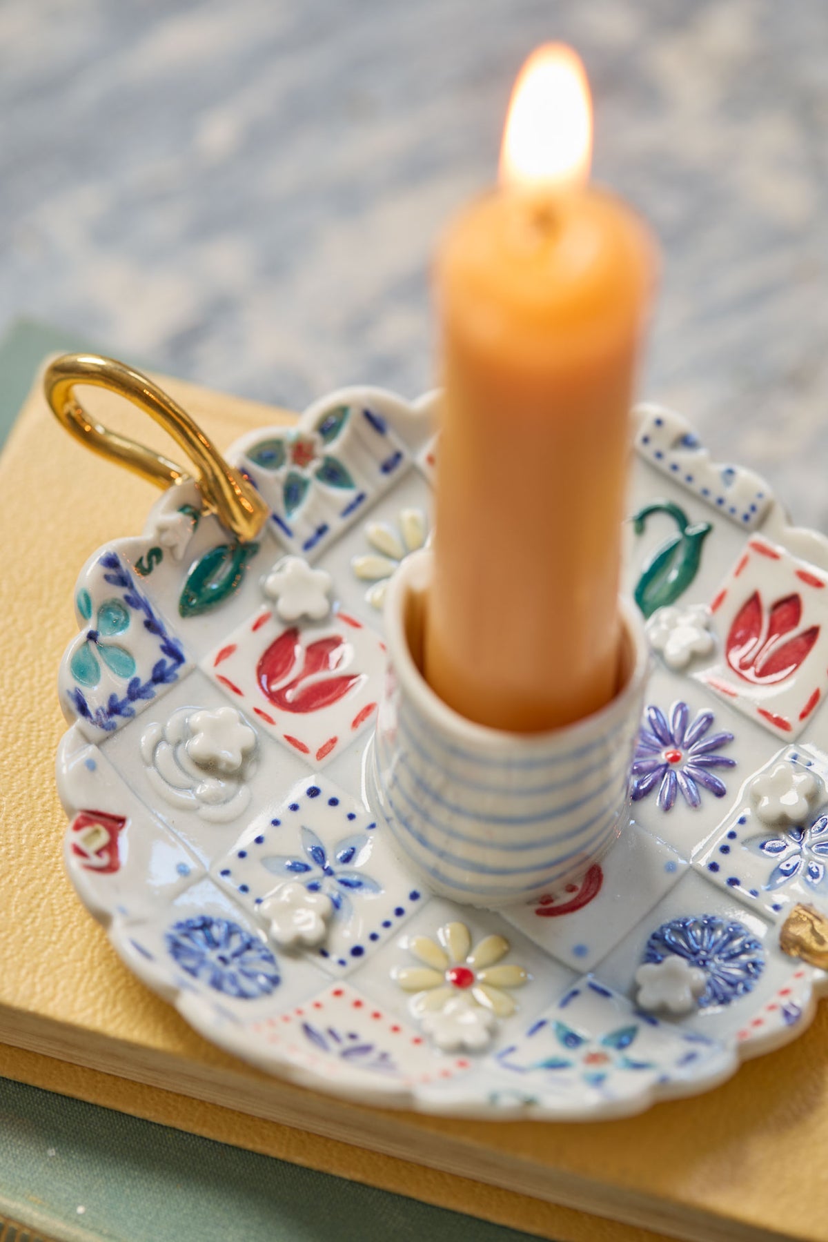 Scalloped edge candle holders with handle