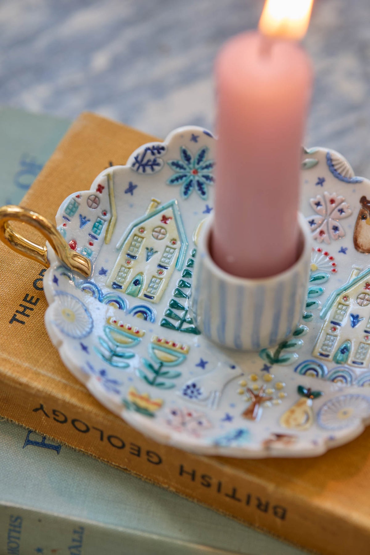 Scalloped edge candle holders with handle