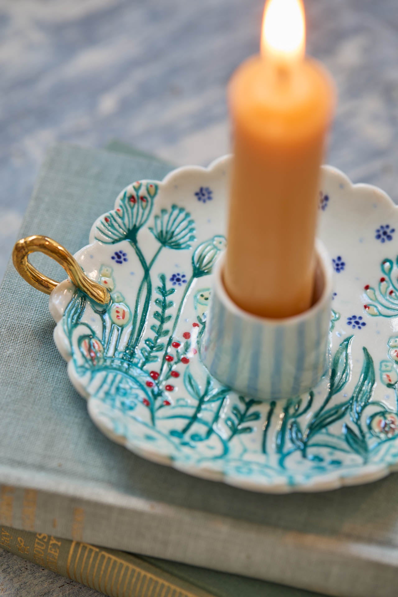 Scalloped edge candle holders with handle