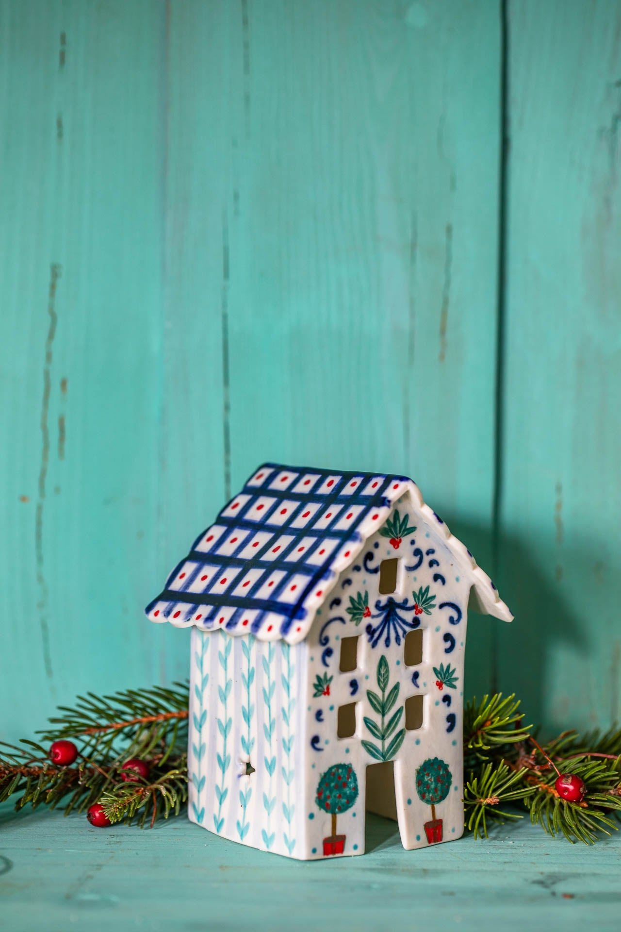 Festive house tea light holders